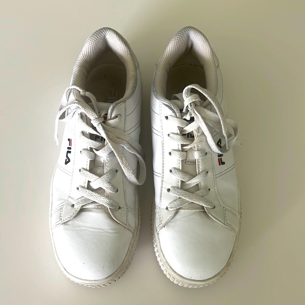 Fila women’s sneakers size 8 white